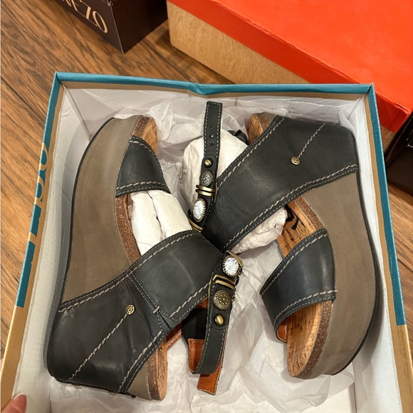 Black and Brown platform wedge Sandals with Embellishments - Picture 2 of 6